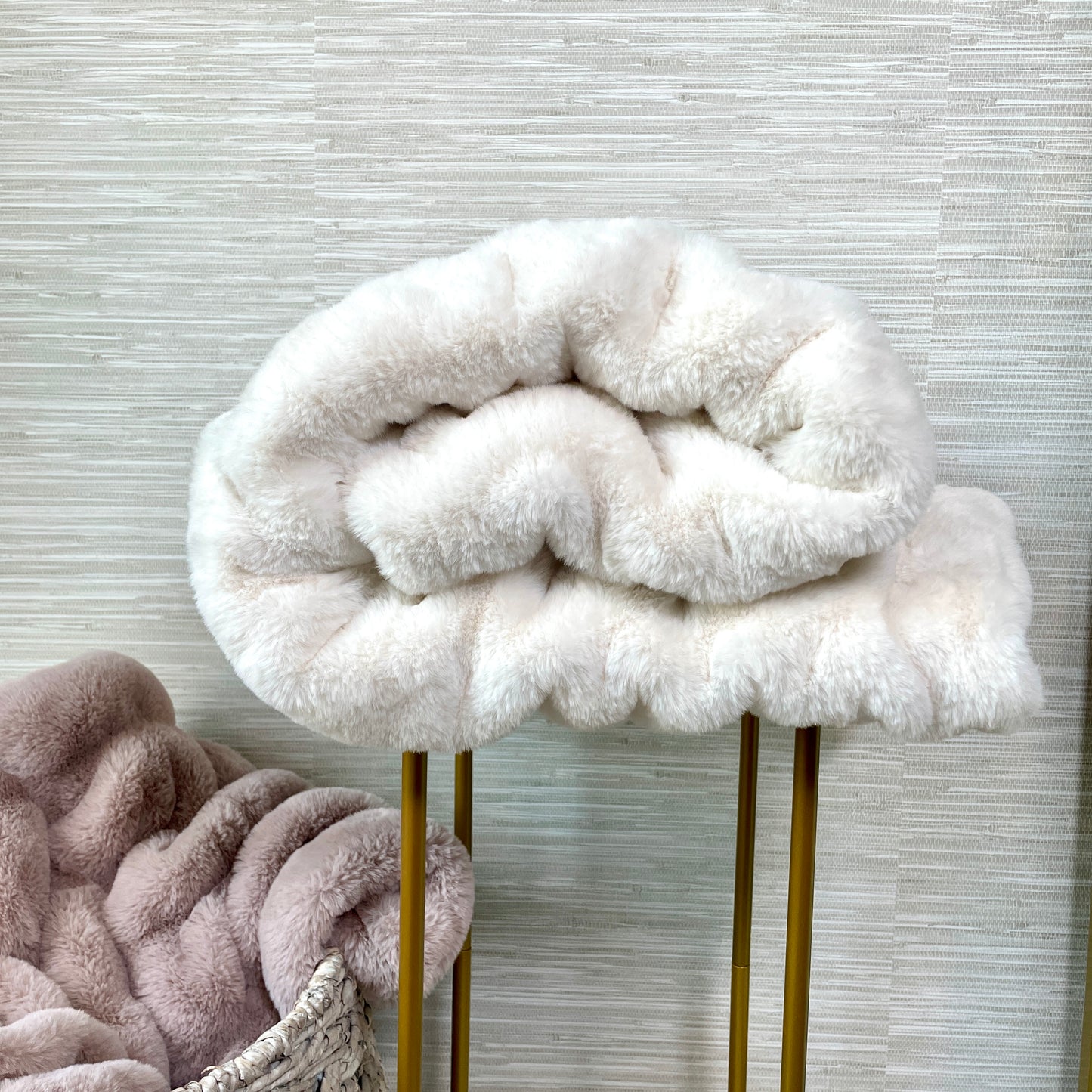 Ivory Faux Fur Blanket - Lap: 30"x40"