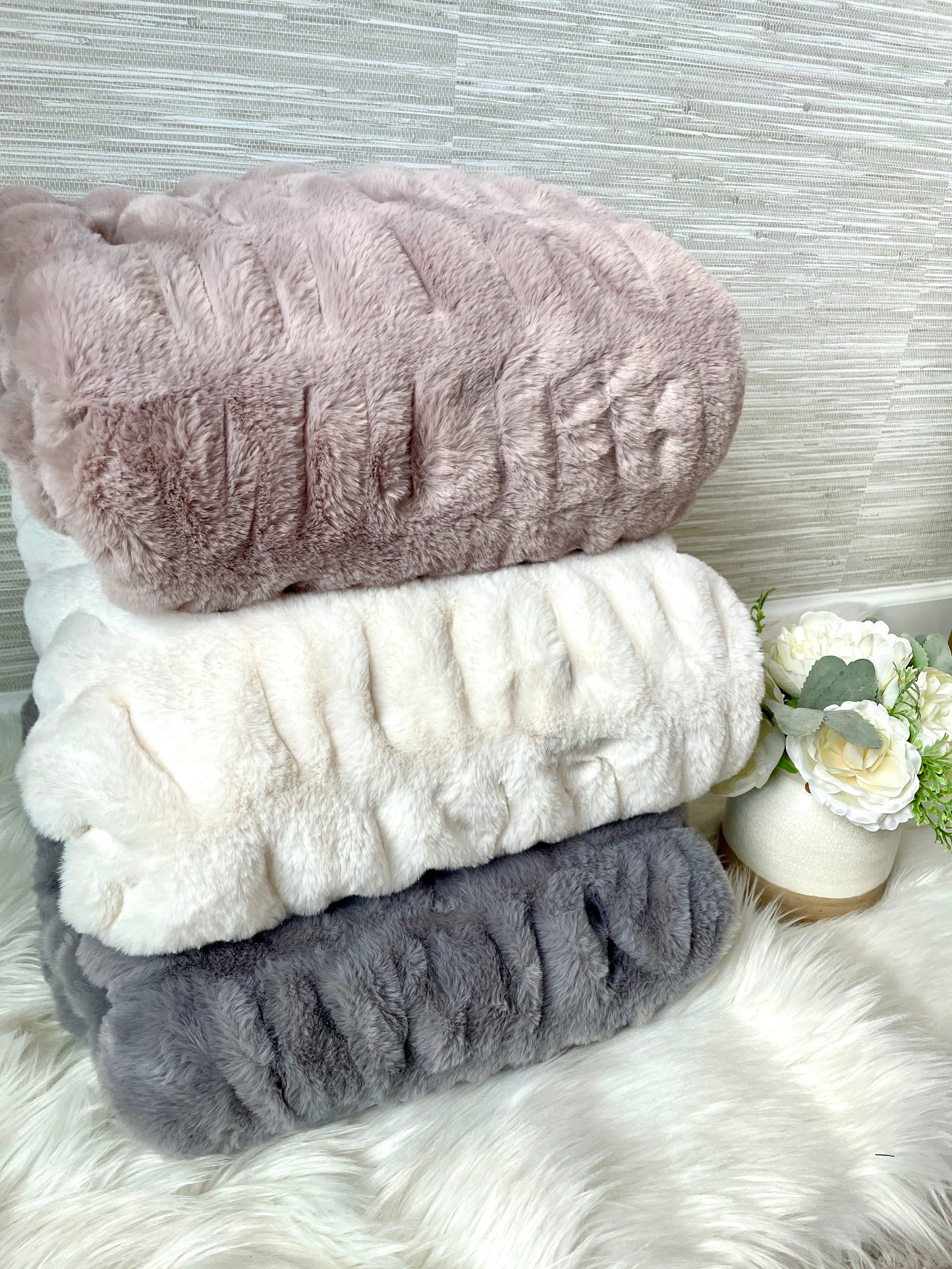 Blush Faux Fur Blanket - Medium: 50"60"