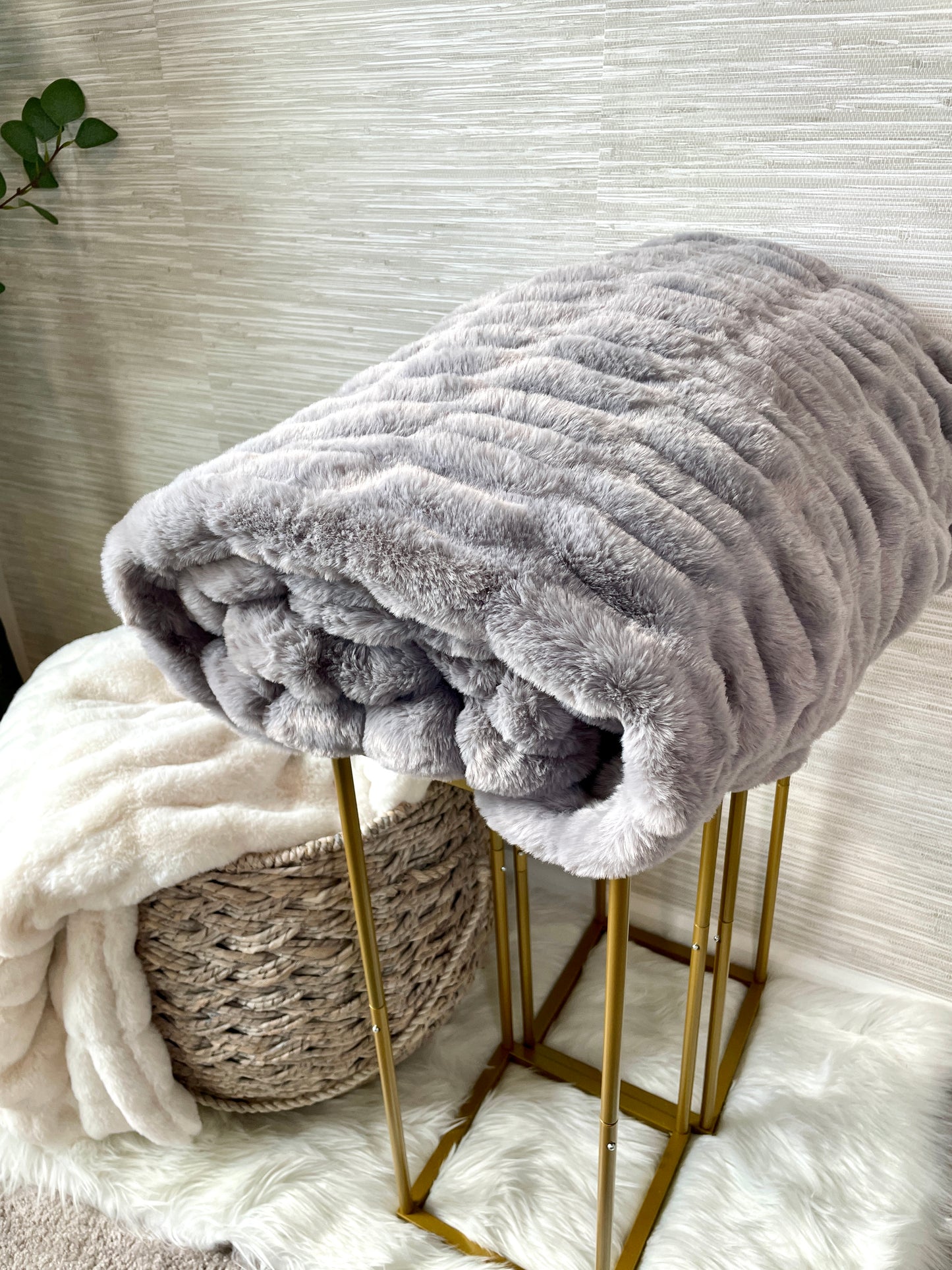 Gray Faux Fur Blanket - Lap: 30"x40"